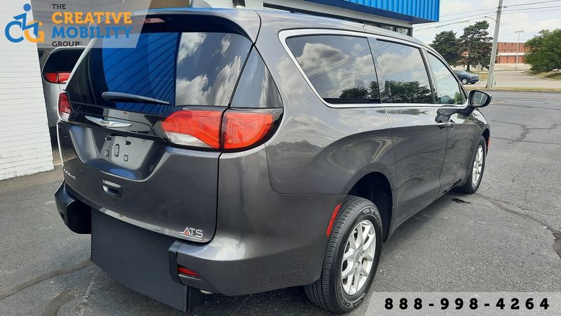 2023 Chrysler Voyager LX
