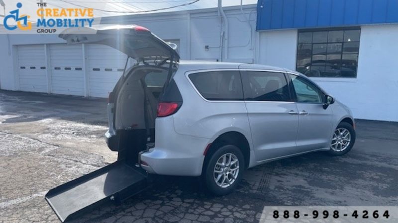 2024 Chrysler Voyager