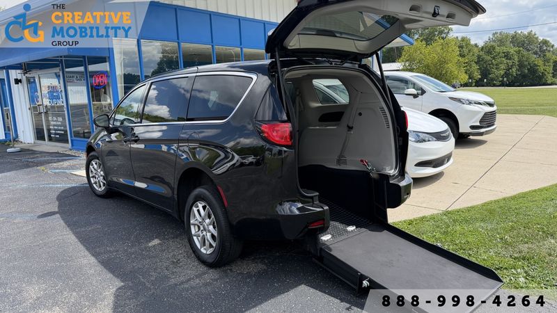 2024 Chrysler Voyager LX