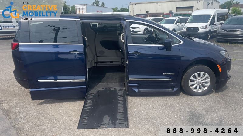 2017 Chrysler Pacifica Touring-L