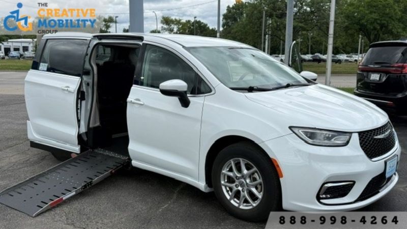 2023 Chrysler Pacifica Touring L
